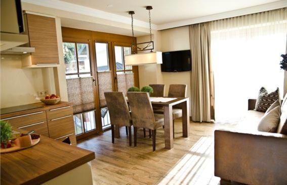 Hotel Garni Caroline Ischgl Ngoại thất bức ảnh